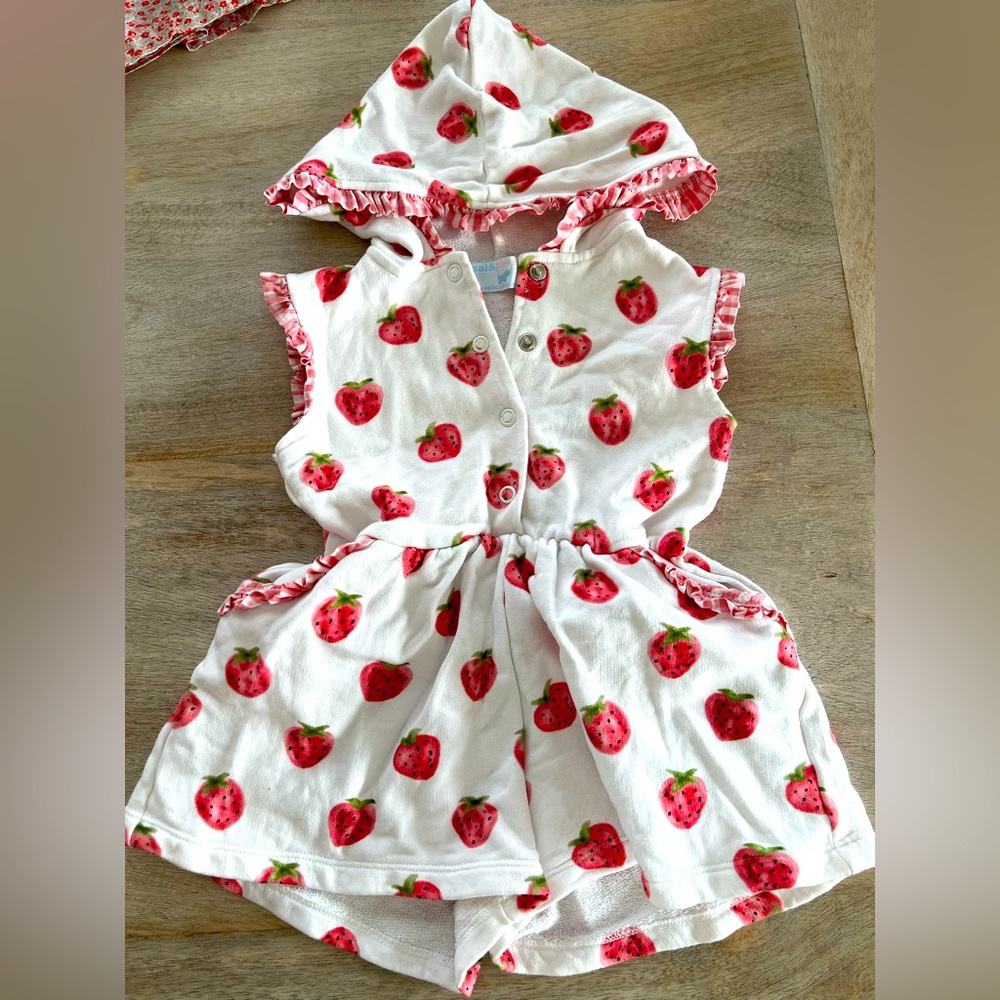 Sal & Pimenta strawberry coverup